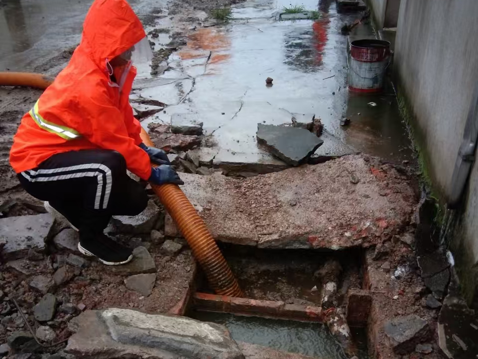 安福专业清理污水池 炜誉市政以规范流程守护城市 “肠道”