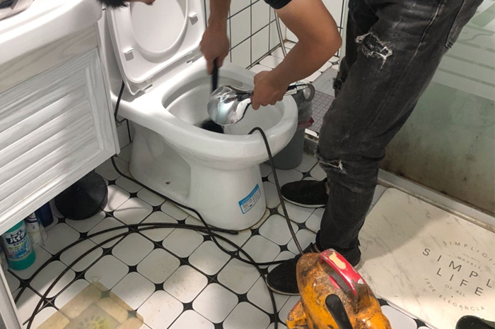 安福马桶堵塞自己疏通还是找师傅?专业上门服务让你省时更省心